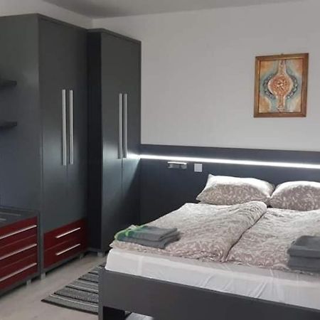 Szoba Konyha Lakas Komárno Exterior foto